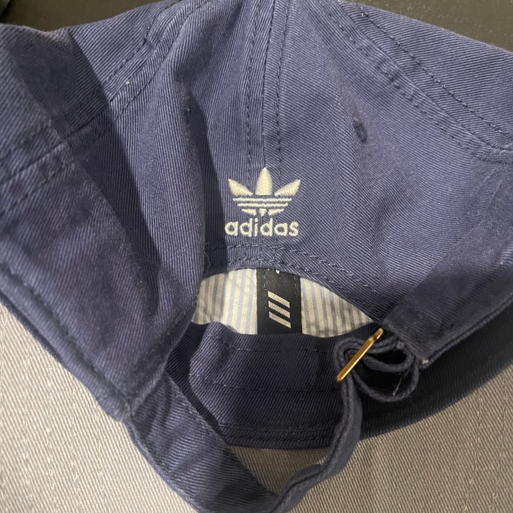 Adidas hat - Picture 4 of 4